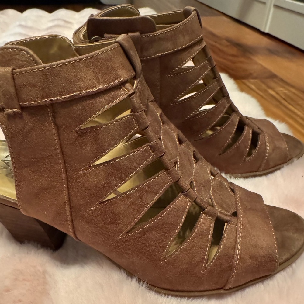 Naturalizer sandal, great condition, worn once